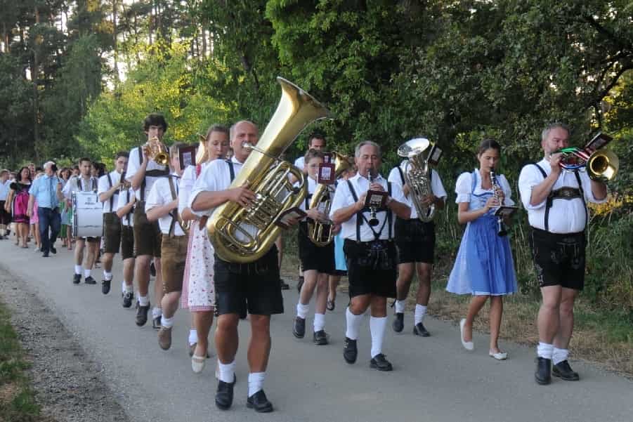 Volksfeste als Bühne für Trachtenmode: Termine und Orte 2026