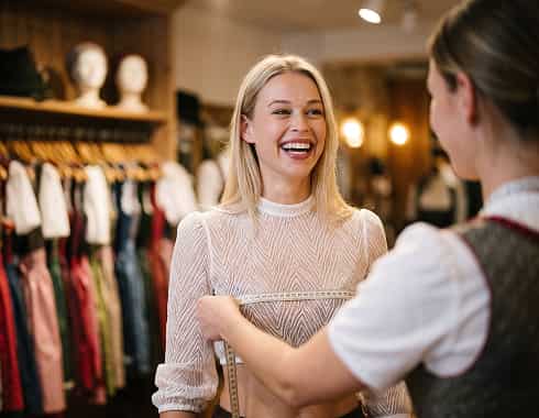 Dirndlbluse-Größe ermitteln – wie messe ich richtig? Ein praktischer Guide
