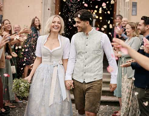 Welche Dirndlbluse passt zu einem Hochzeitsdirndl?