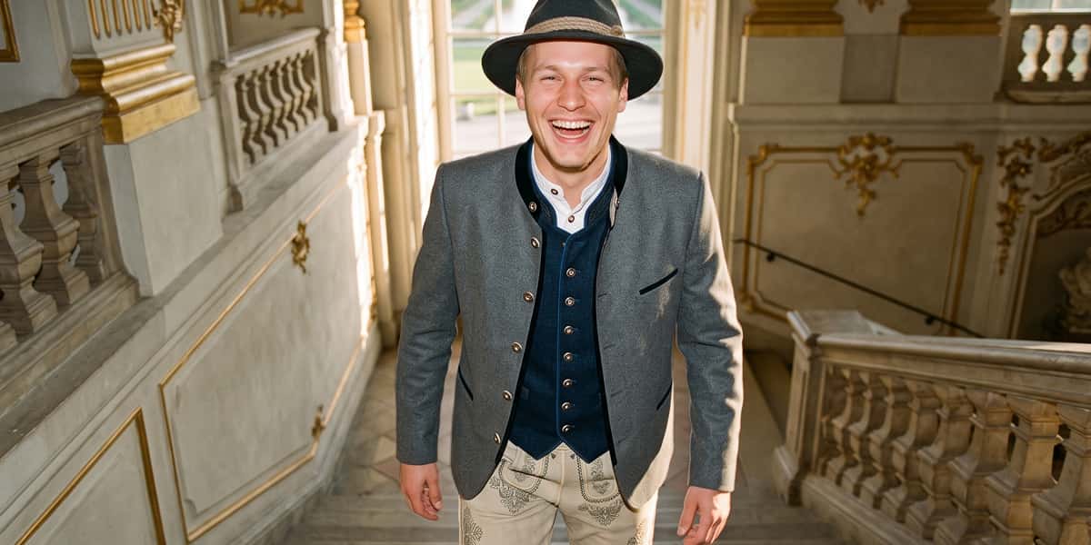 Herren in kompletter Tracht