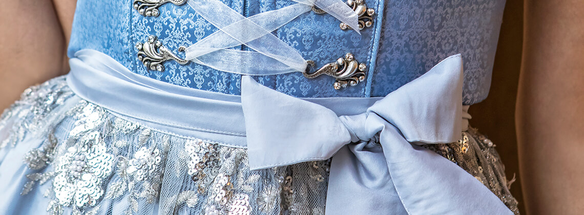 Dirndlschürze – Bedeutung, Geschichte und Dirndl-Schleife