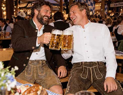 Trachtenhemd zum Oktoberfest richtig tragen
