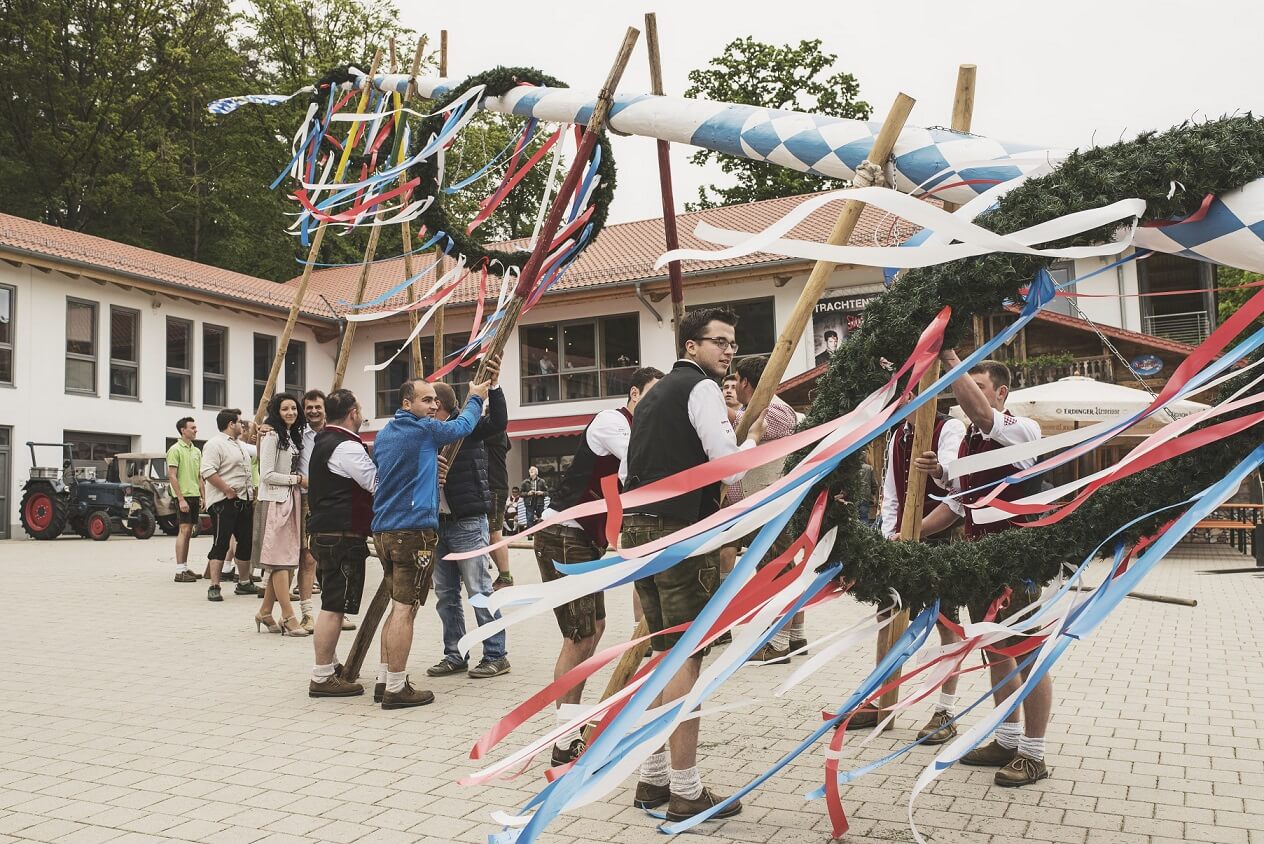 Was trägt man zum Maibaumfest? Ratgeber für Damen und Herren
