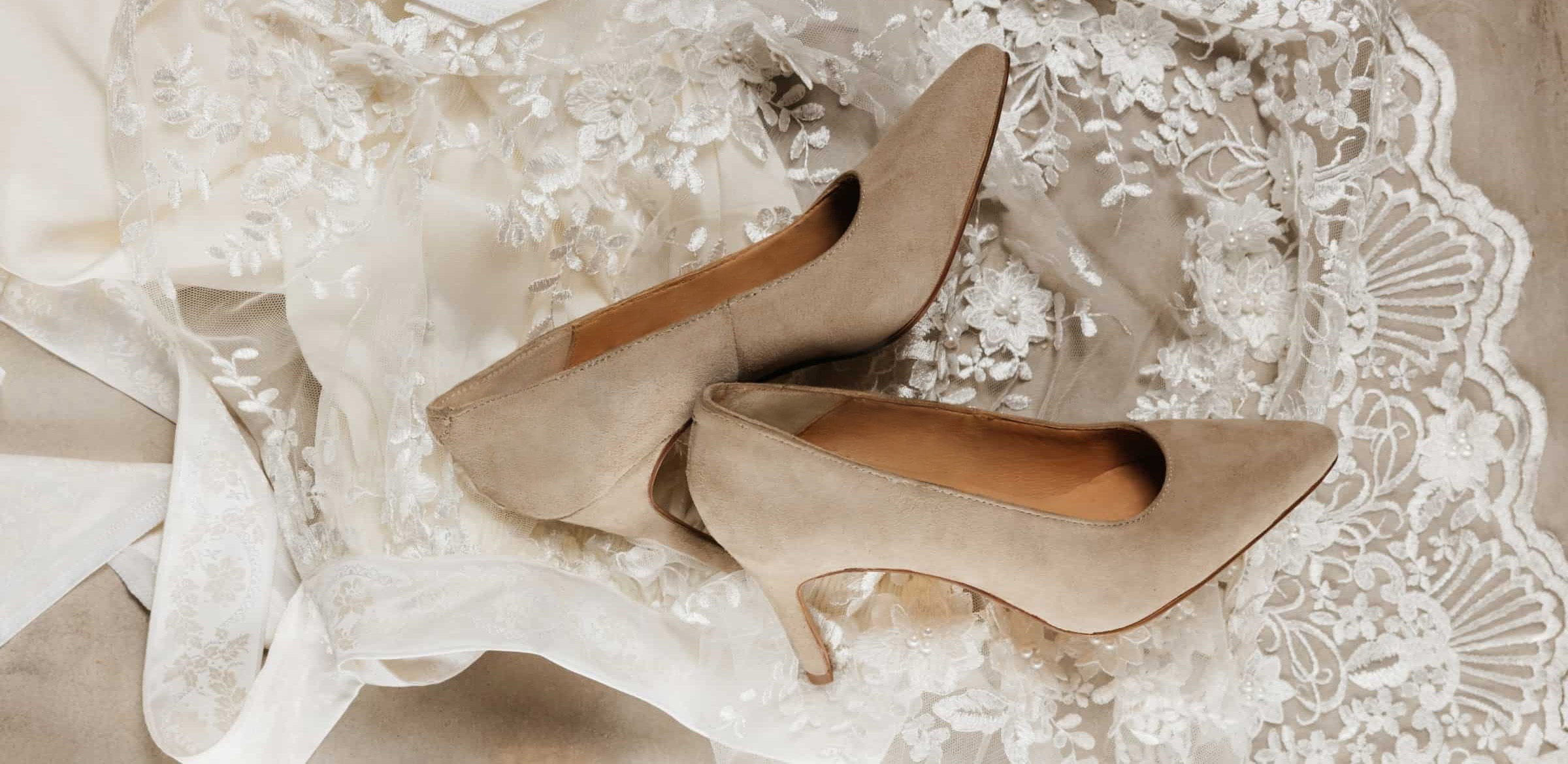 Pumps auf Schleier mit Spitze