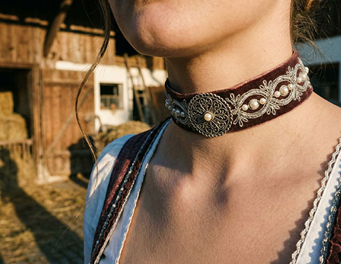 Was ist ein Kropfband? – Herkunft und Bedeutung der Trachten-Halskette