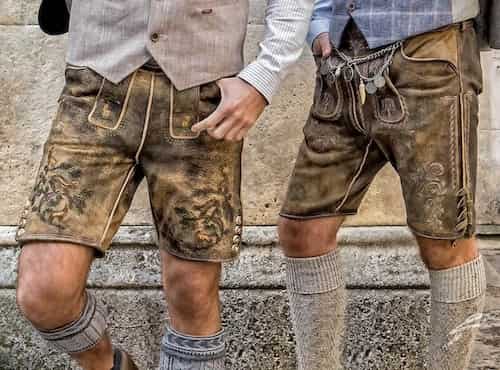 Die Lederhose – Herkunft und Bedeutung in der Tracht