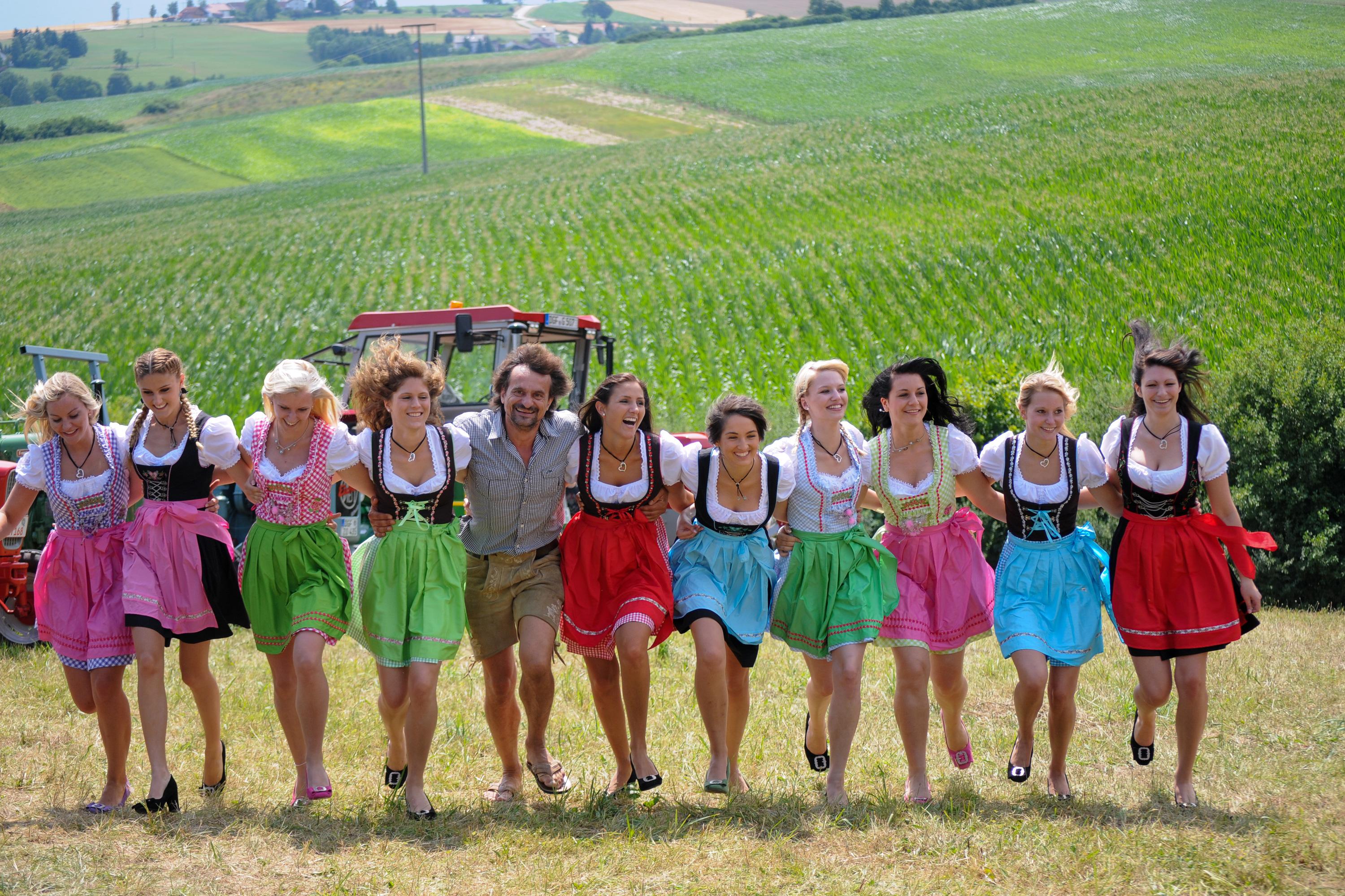 Damen mit Kropfbänder