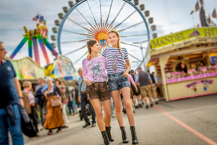 Dame in bayrischer Tracht 