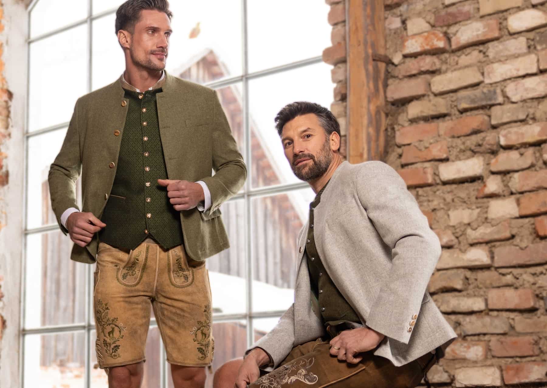 2 Damen in bayrischem Dirndl